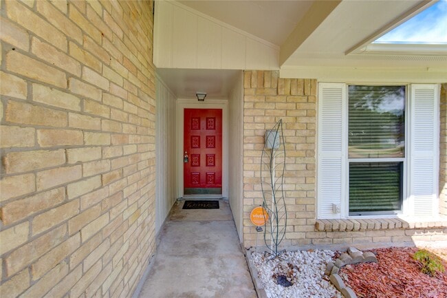 Building Photo - 3702 Royal Manor Dr