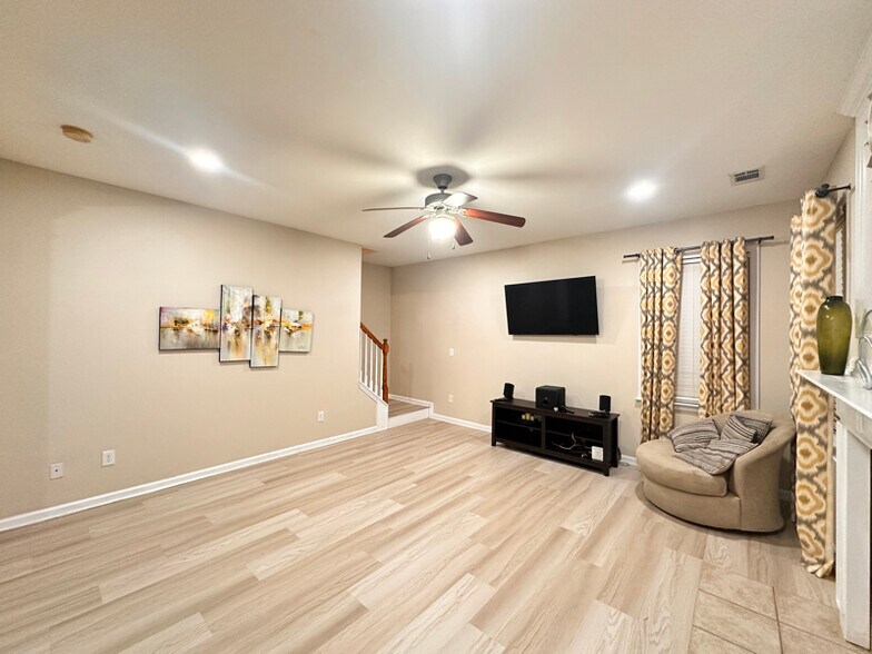 Building Photo - 175 Mill Creek Dr