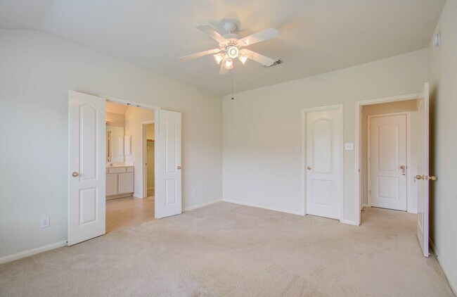 Building Photo - 1519 Mustang Crossing