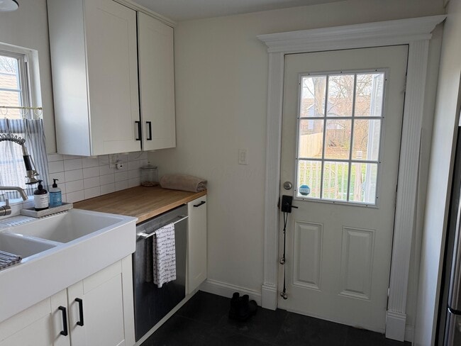 Building Photo - 1396 Fairview Ave