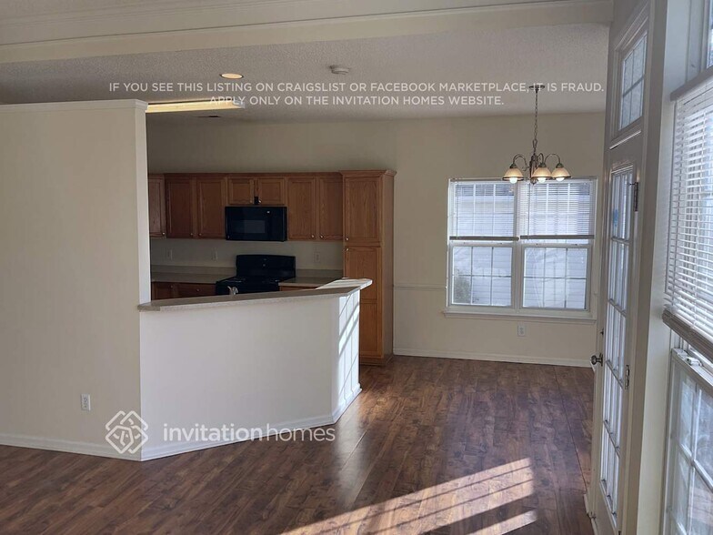Building Photo - 132 Sweetmartha Dr