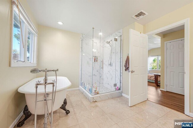 Building Photo - 405 Burnet Pl