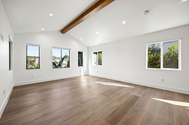 Building Photo - 212 W 64th St