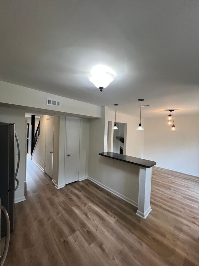 Building Photo - Extremely Spacious Townhome by South Park
