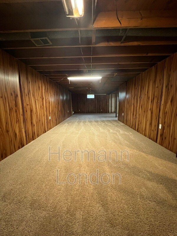 Building Photo - 750 Blackbird Dr