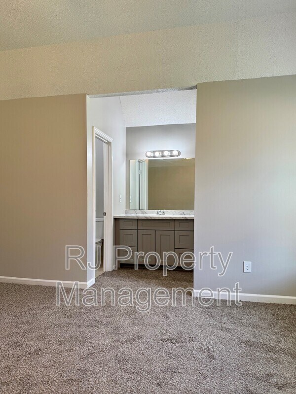 Building Photo - 3974 Almond Cove