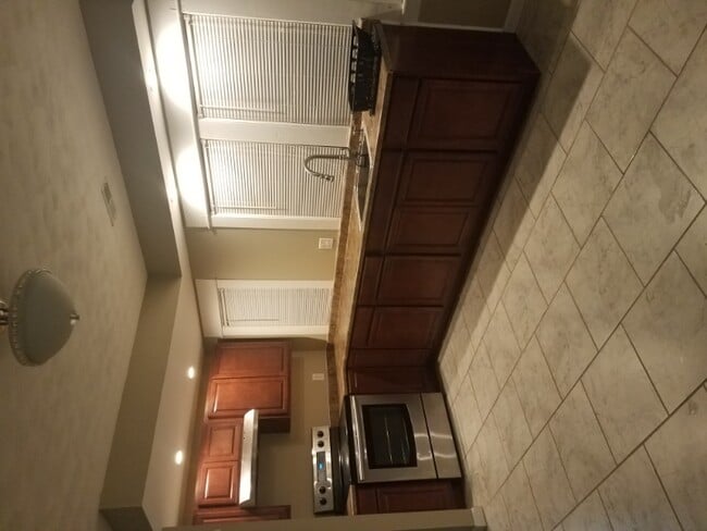 Building Photo - 72 Ardmore St