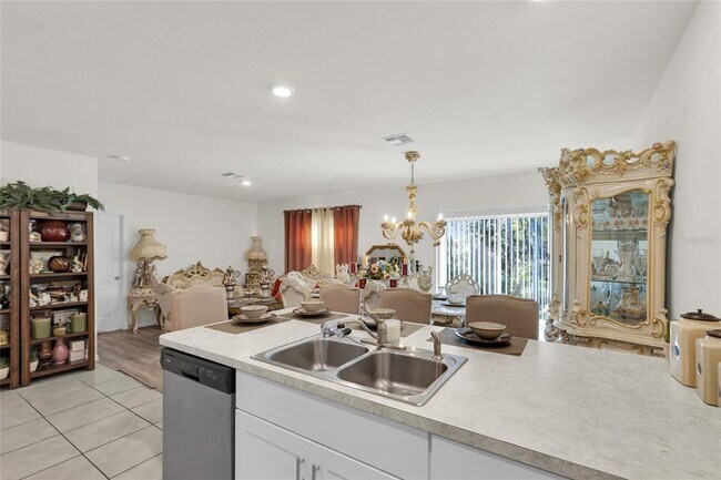Building Photo - 355 Gardenia Ct