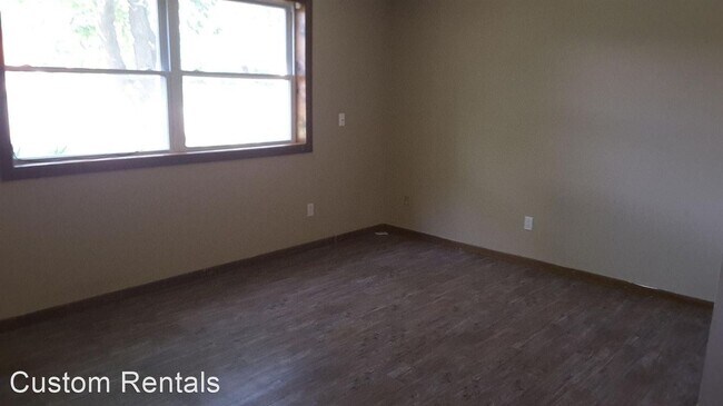 Building Photo - 2 br, 1 bath House - 2228 Davis St
