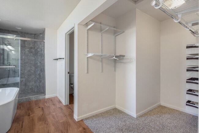Building Photo - 512 Bluerock Dr