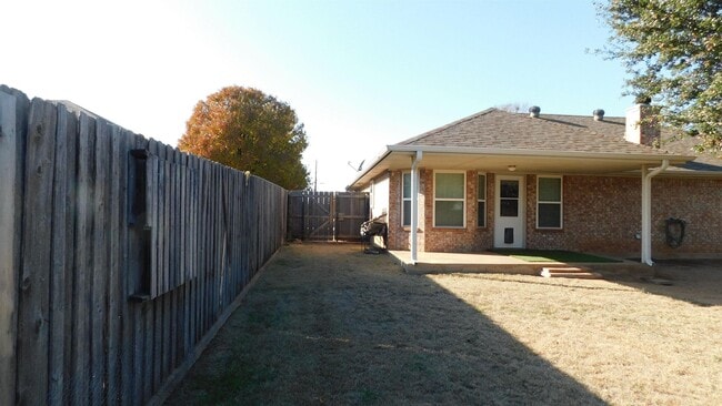 Building Photo - 118 Stonebridge St