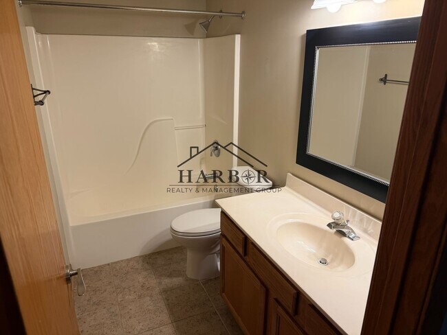 Building Photo - 2869 Knollwood Dr SE