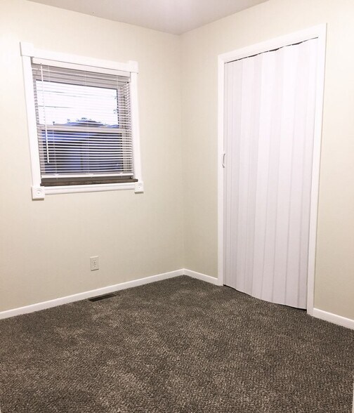 Building Photo - 605 21st St