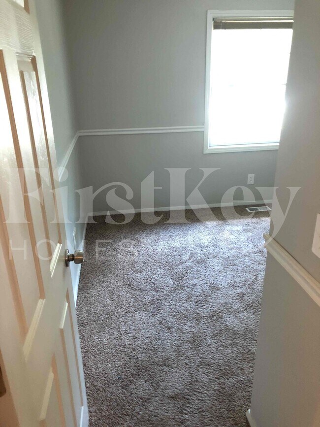 Building Photo - 127 Saugatuck Rd