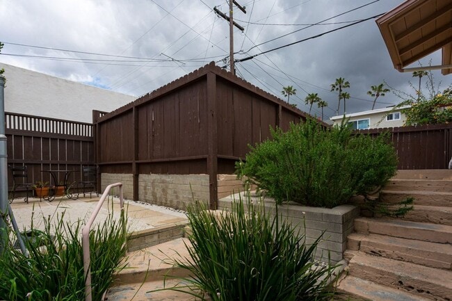 Building Photo - Charming University Heights Bungalow!