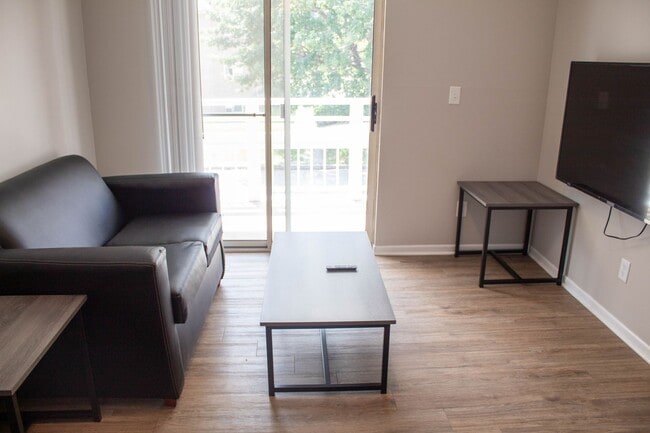 Interior Photo - 202 E Chalmers
