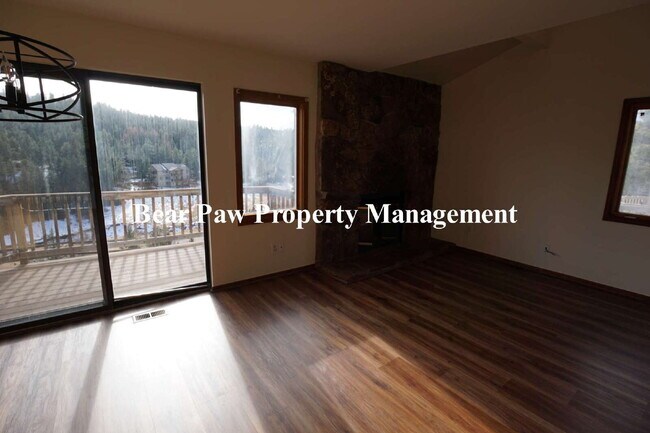 Building Photo - Cute Condo in North Evergreen!