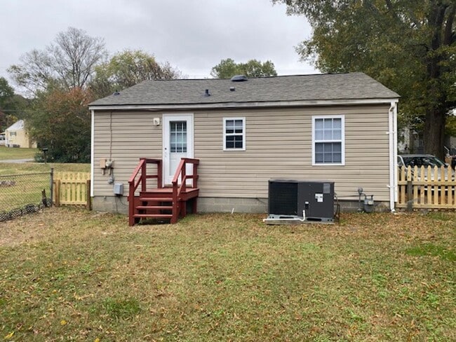 Building Photo - Updated 2 bed 1 bath  Fenced yard - 5 min to downtown Kannapolis