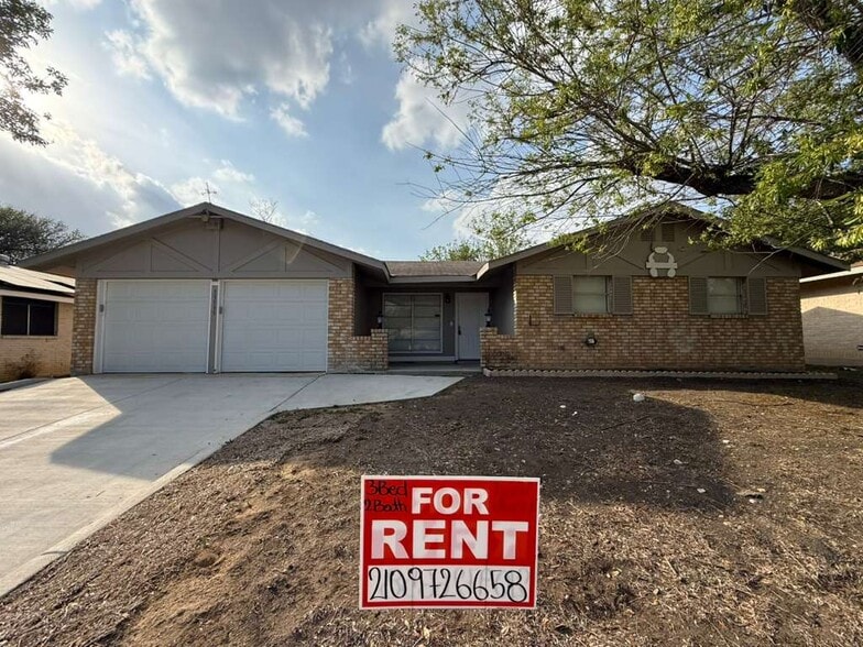 Building Photo - 13535 Coleridge St