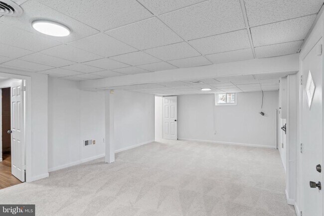 Building Photo - 2521 Fairhill Dr