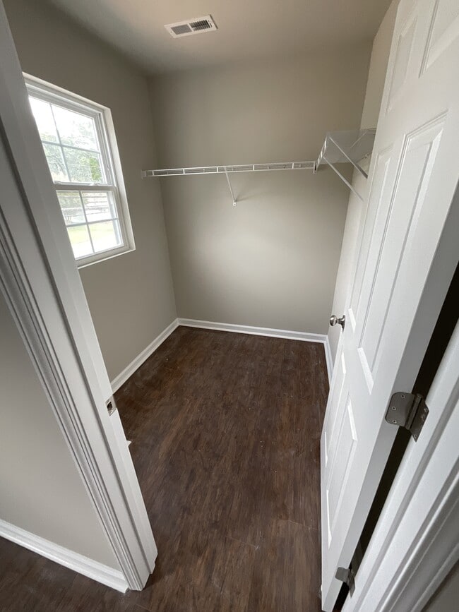 Building Photo - 1015 W C St