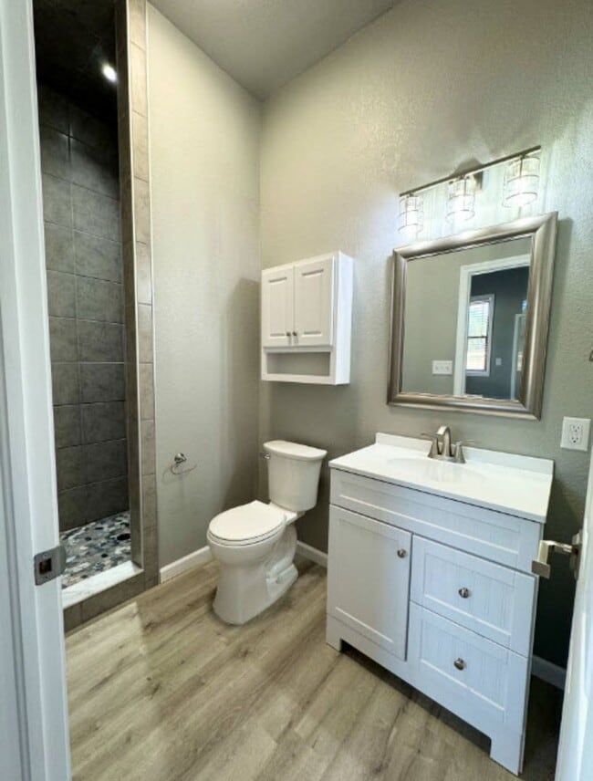 Building Photo - Charming Newly Renovated 3 Bedroom, 2 Bath...