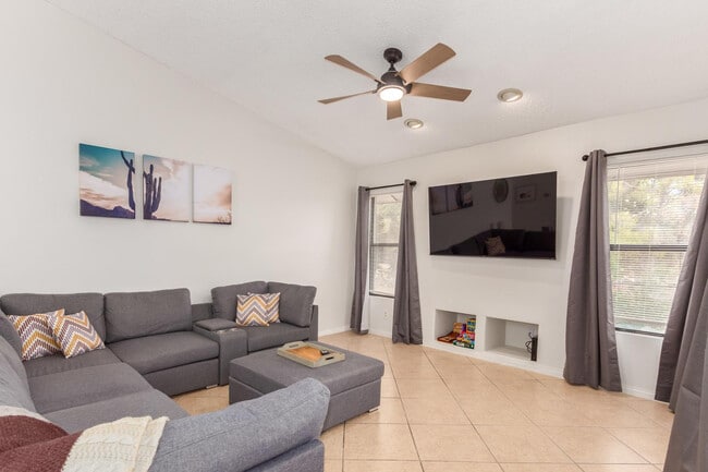 Building Photo - 15647 E Richwood Ave