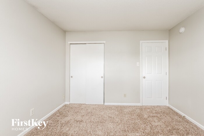 Building Photo - 1262 Kenwood Dr