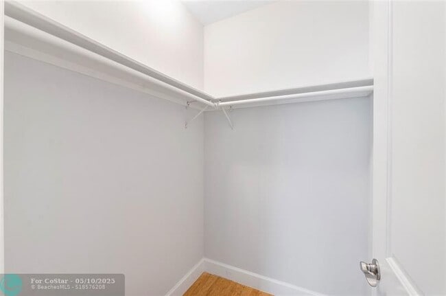 Building Photo - 825 NE 17th Way