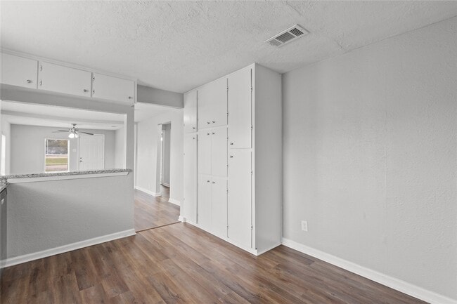 Building Photo - 419 N Parrish St