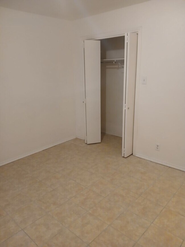 Building Photo - 3305 Fallmeadow St