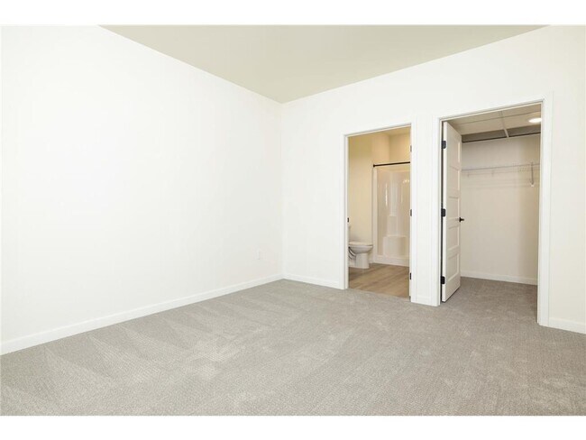 Building Photo - 28 7th St NE