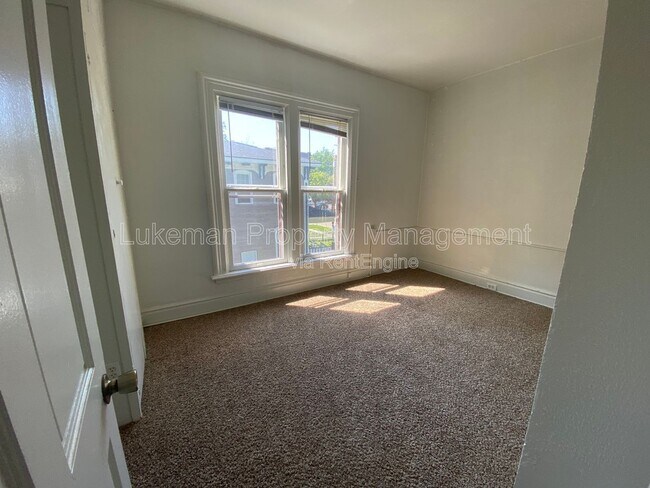 Building Photo - 431 W Vine St