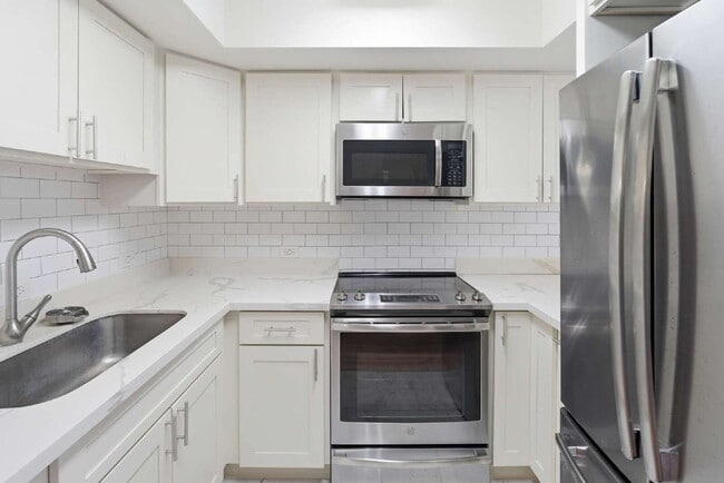 Building Photo - Marco Polo | Renovated 1 Bedroom, 1 Bath, 1 Parking | $2,500/Month