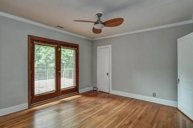 Building Photo - 866 Moreland Ave SE