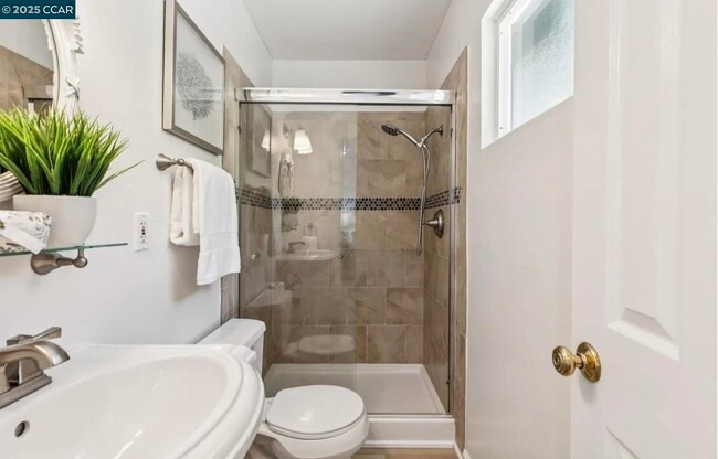 Building Photo - 1600 Springbrook Rd