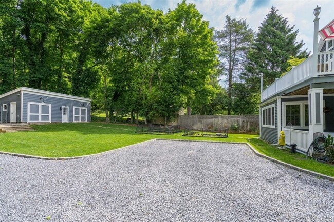 Building Photo - 245 Main St