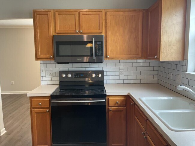 Building Photo - 347 Thistle Ln