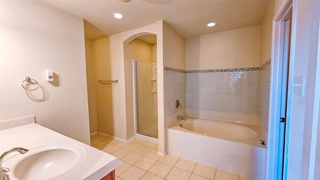 Building Photo - 6906 Big Bend Ln