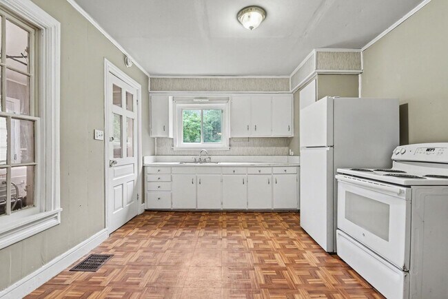 Building Photo - 215-217 Pine Grove Rd