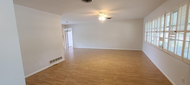 Building Photo - 1329 Fairfield Dr