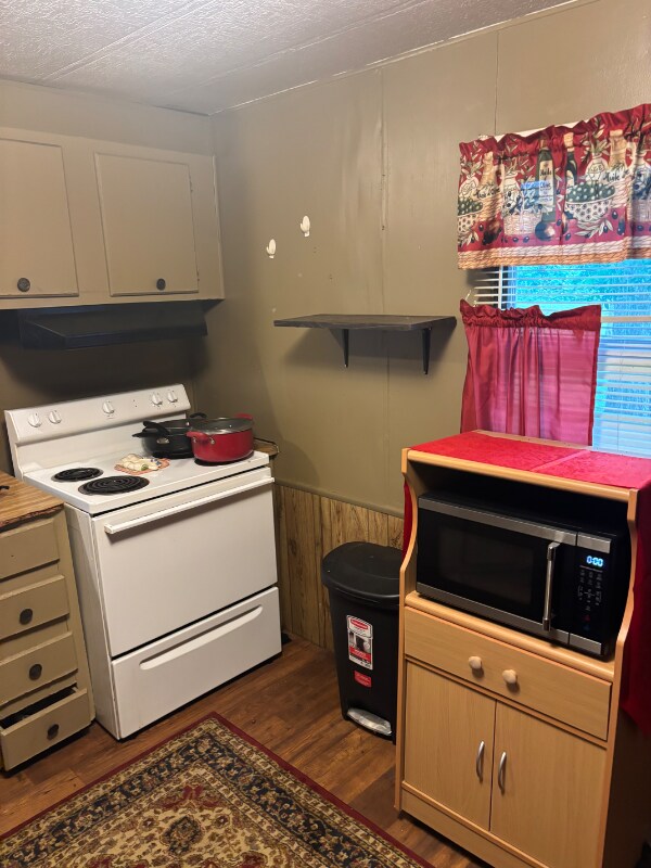 Building Photo - 547 Creekside Dr