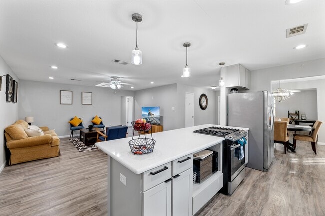 Building Photo - 2753 Larkspur Ln
