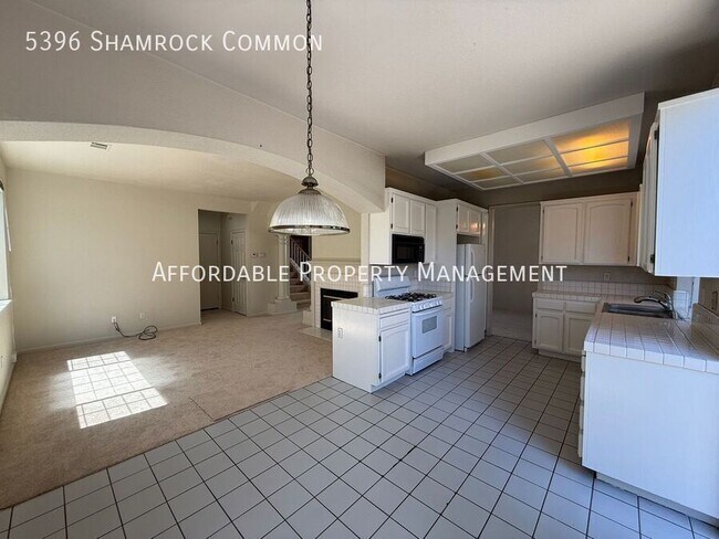 Building Photo - 5396 Shamrock Common