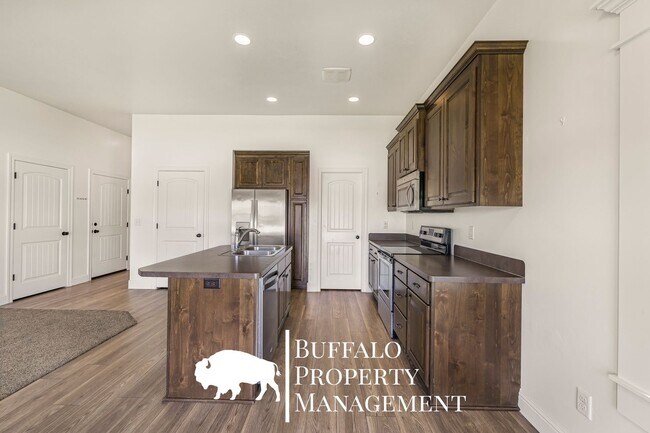 Building Photo - 4211 Roy Cir