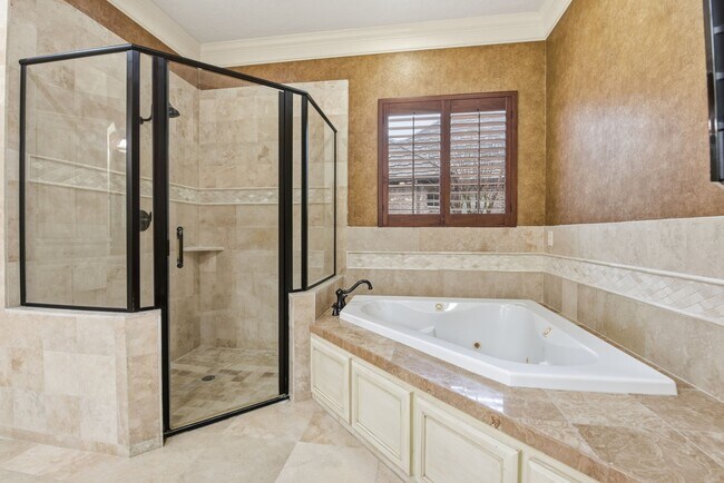 Building Photo - 30 N Palmiera Cir