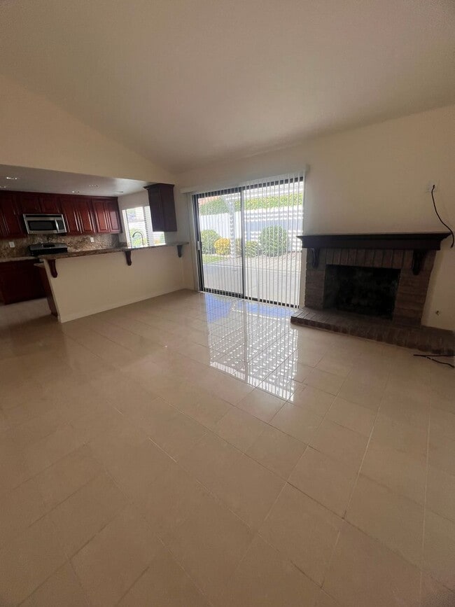 Building Photo - Camarillo - Single story, four bedroom, two bathroom home