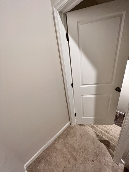 Building Photo - 2067 Hinshaw Dr