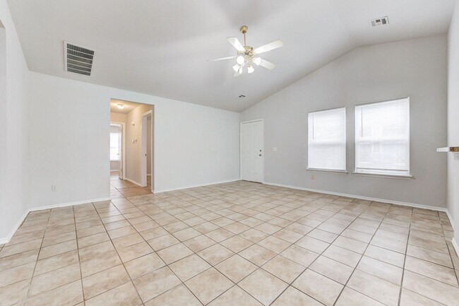 Building Photo - Cute 3BD/2BTH Duplex in Central East Norman!