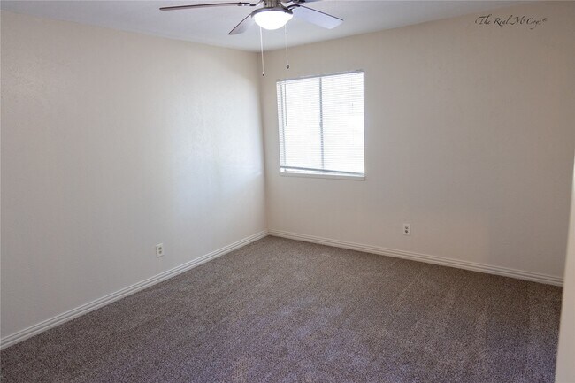Building Photo - 3101 Raintree Dr